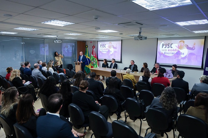 Solenidade empossa os novos integrantes das CPEAMAS para o biênio 2026-2028 no TJSC.