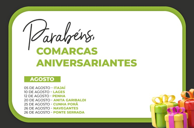 Arte gráfica: card parabeniza as comarcas aniversariantes do mês de agosto e apresenta a lista das unidades que celebram aniversário, em layout com moldura verde e ilustrações de presentes.