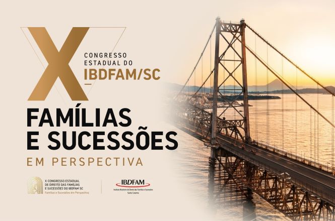 Imagem de divulgação do X Congresso Estadual do IBDFAM/SC – Famílias e Sucessões em Perspectiva. À esquerda, sobre fundo bege, há um grande “X” em tons de dourado e marrom, acompanhado dos dizeres “Congresso Estadual do IBDFAM/SC” e, em destaque, “Famílias e Sucessões em Perspectiva”. Na parte inferior aparecem os logotipos do congresso e do IBDFAM. À direita, há uma fotografia da Ponte Hercílio Luz, em Florianópolis, vista de frente e parcialmente de lado, com o mar ao fundo e iluminação suave do entardecer.