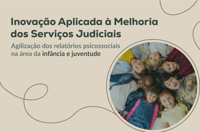 Card em formato horizontal, com fundo bege claro e linhas curvas finas em tom cinza-escuro. À esquerda, em destaque, aparece o título “Inovação Aplicada à Melhoria dos Serviços Judiciais” e, abaixo, o subtítulo “Agilização dos relatórios psicossociais na área da infância e juventude”. À direita, há uma fotografia circular de um grupo de crianças de diferentes idades e características, deitadas e reunidas, olhando para a câmera.