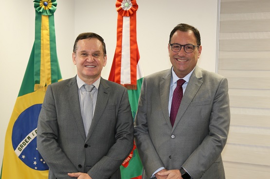Desembargador Francisco Oliveira Neto e deputado estadual Jair Miotto